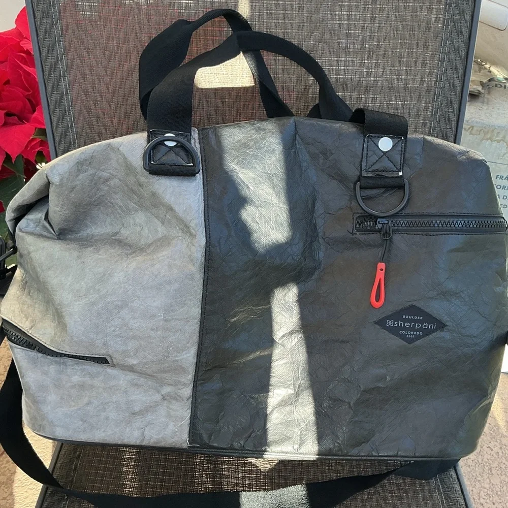 Sherpani Cali Tyvek Black/Gray Weekender Bag